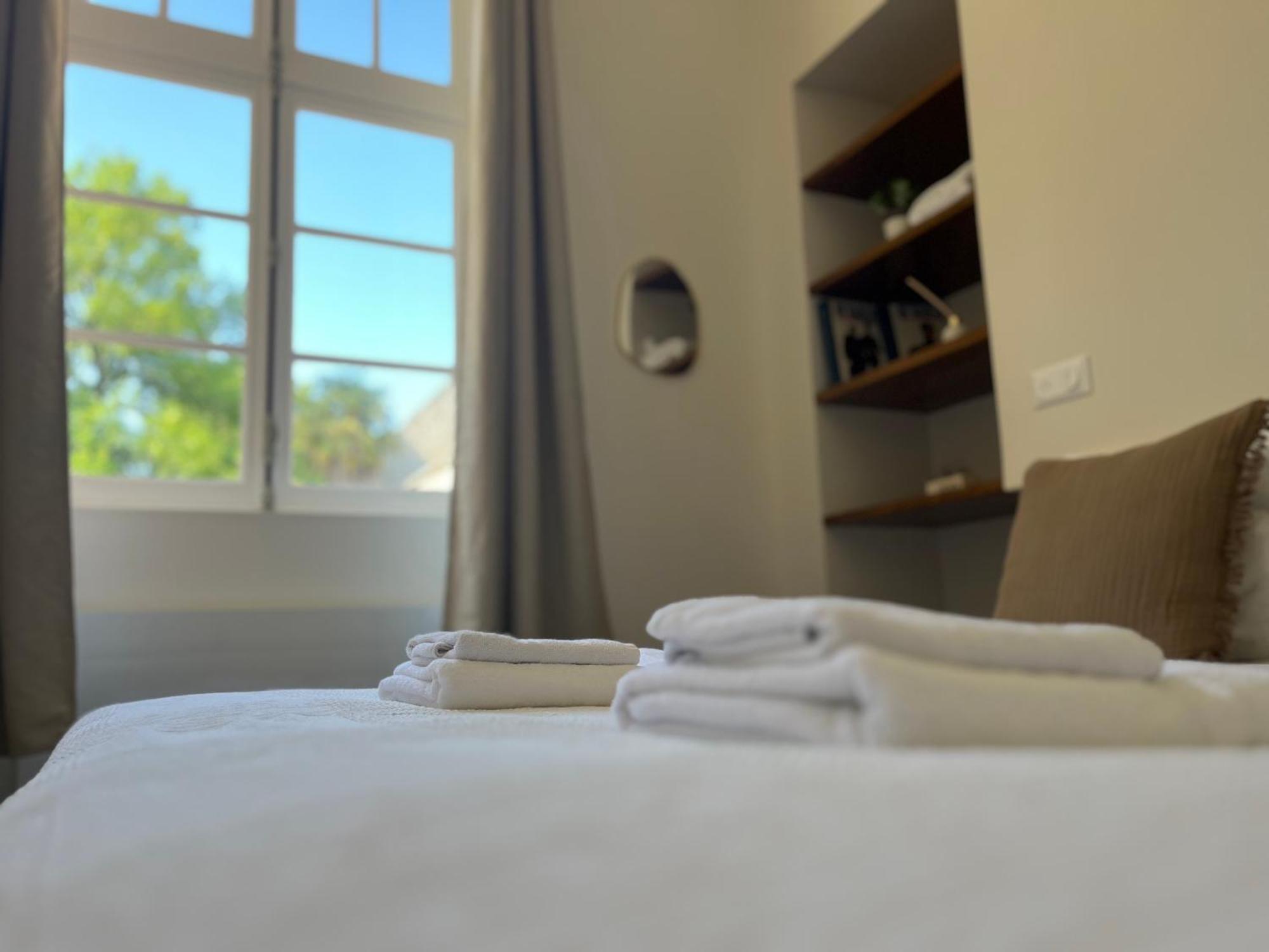 Abbaye De Blanchelande Bed & Breakfast Neufmesnil Bagian luar foto