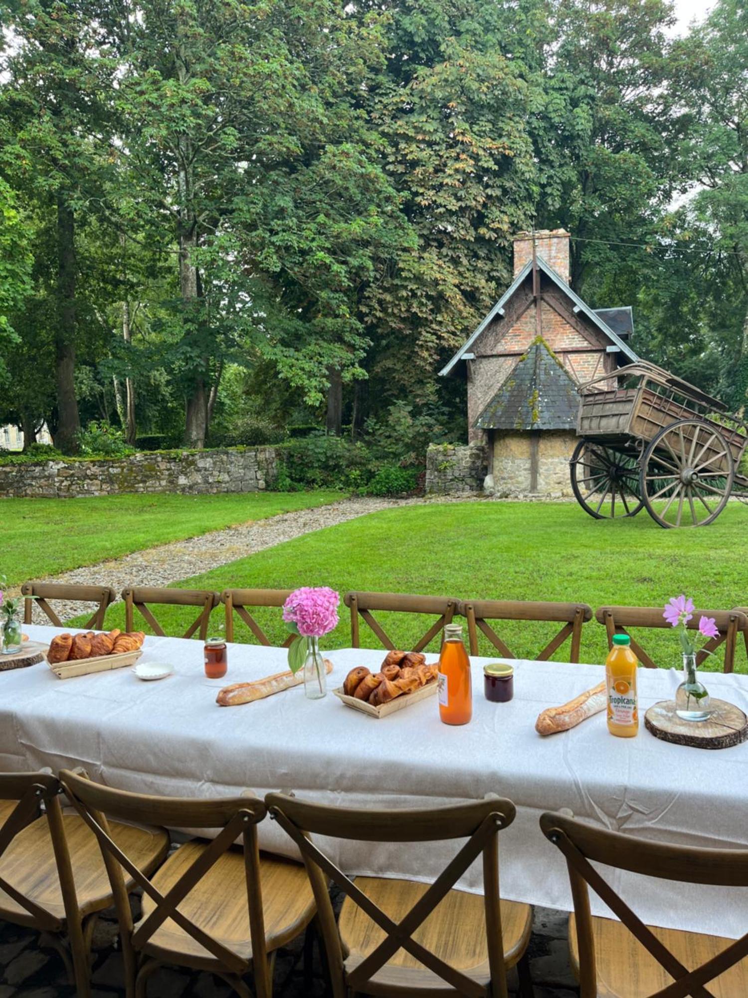 Abbaye De Blanchelande Bed & Breakfast Neufmesnil Bagian luar foto