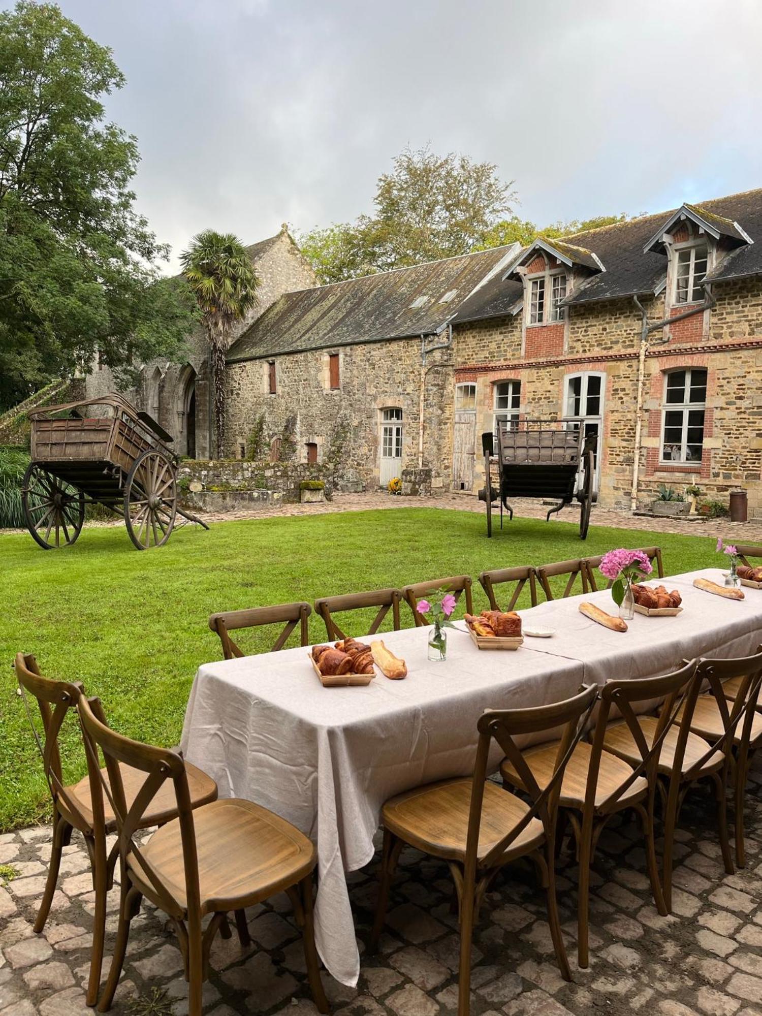 Abbaye De Blanchelande Bed & Breakfast Neufmesnil Bagian luar foto