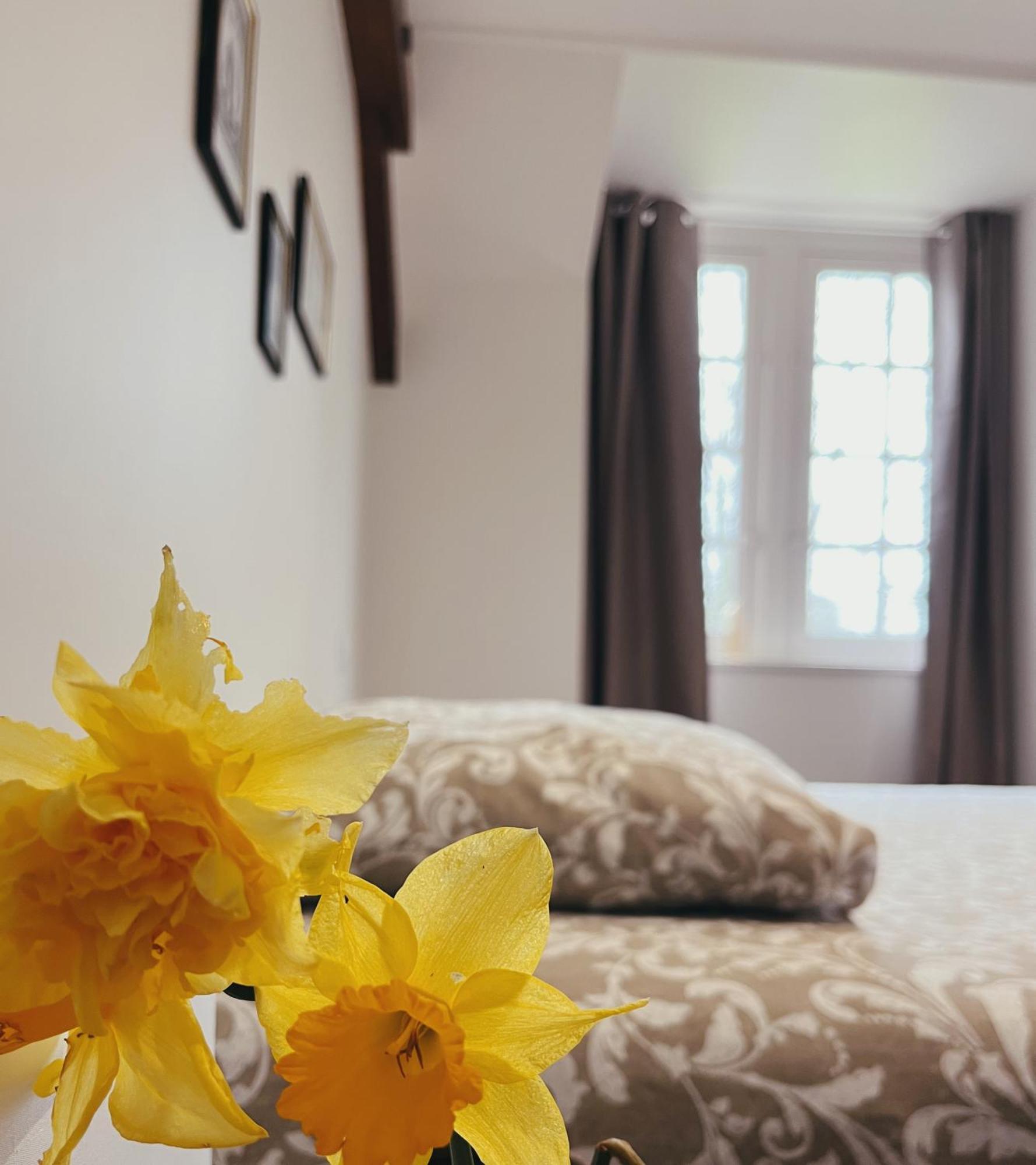 Abbaye De Blanchelande Bed & Breakfast Neufmesnil Bagian luar foto